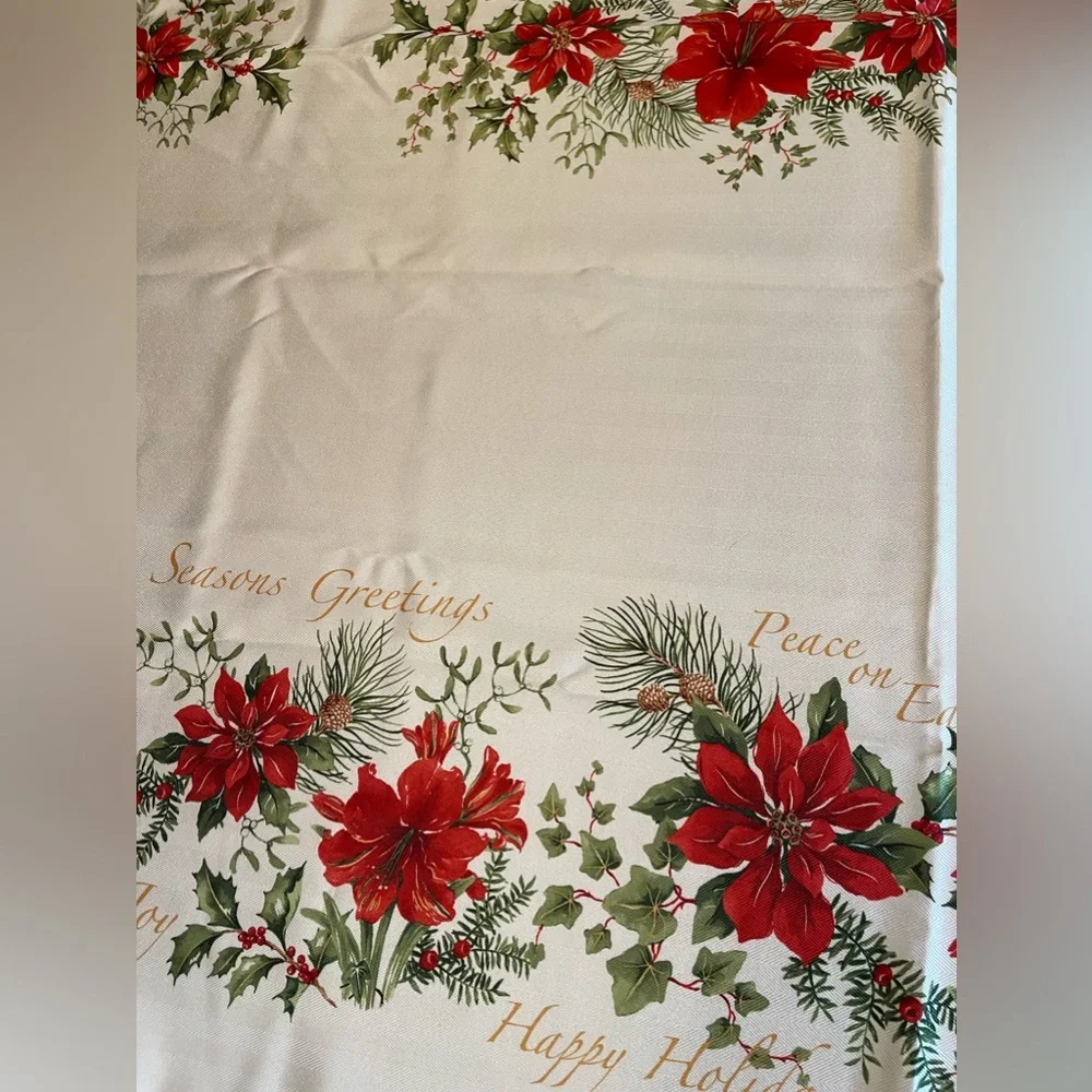 VTG‎ INSPIRED large banquet size Christmas tablecloth 100” x 68” poinsettias